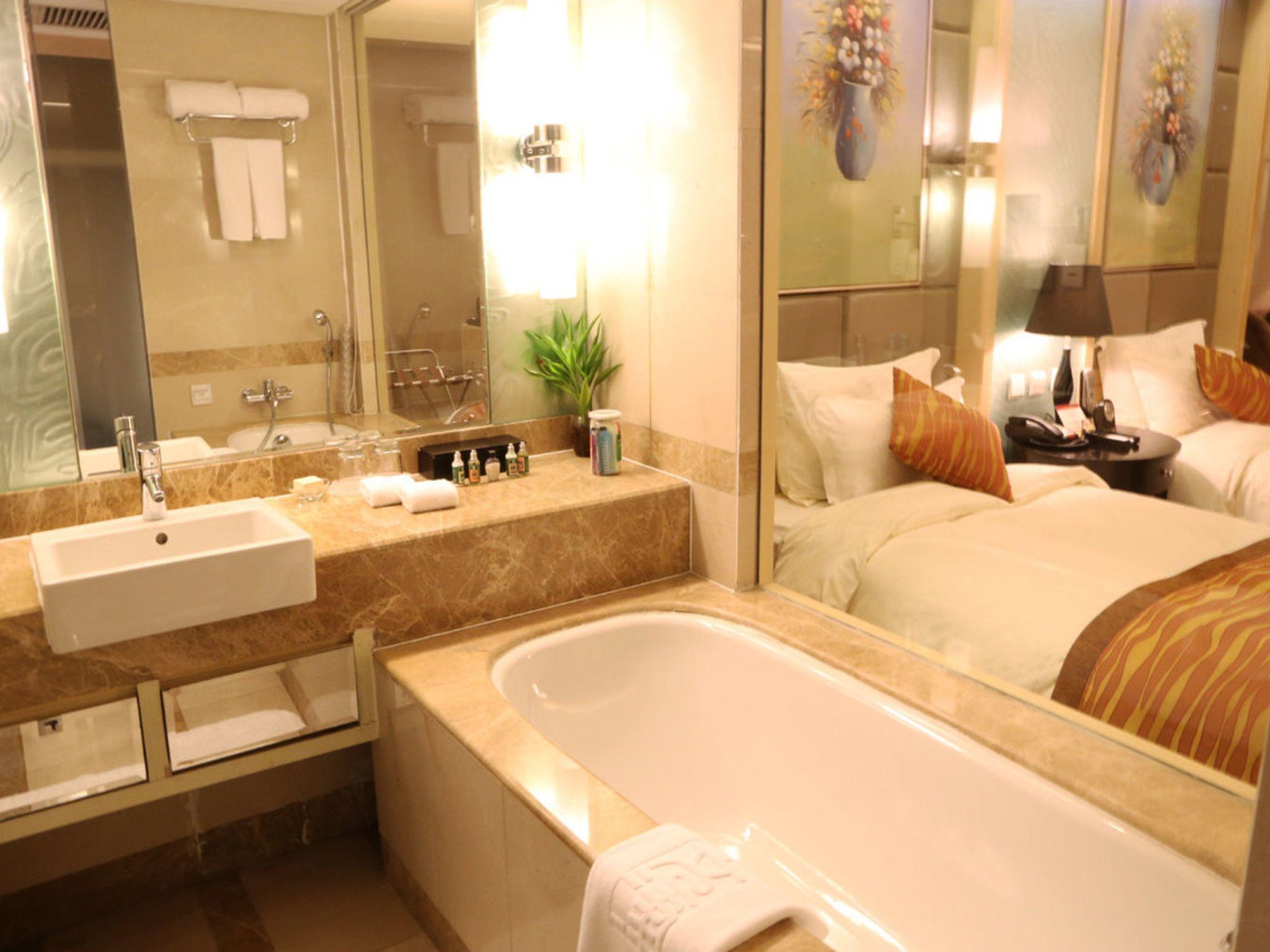 Wenjin Hotel, 5*